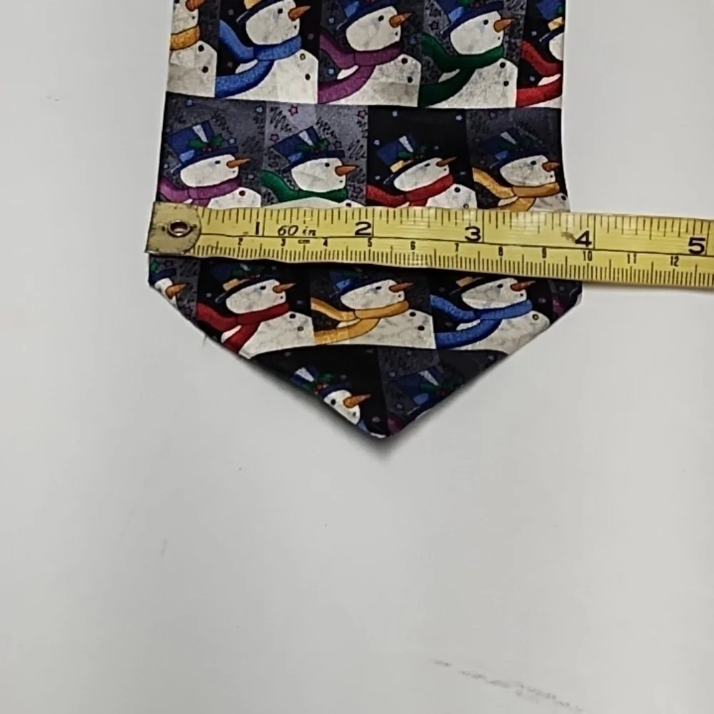 American Greetings Shades of the season neck tie snow man